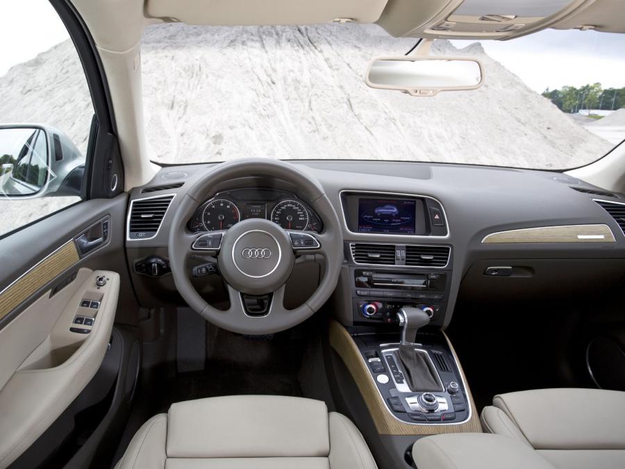 Торпедо Audi Q5 TFSI Quattro (8R) 2012 года  (WW) (фото 28 из 30)